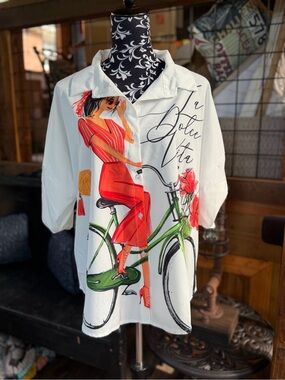 Le Dolce Vita White Graphic Button-Up Blouse with Red and Orange Accents